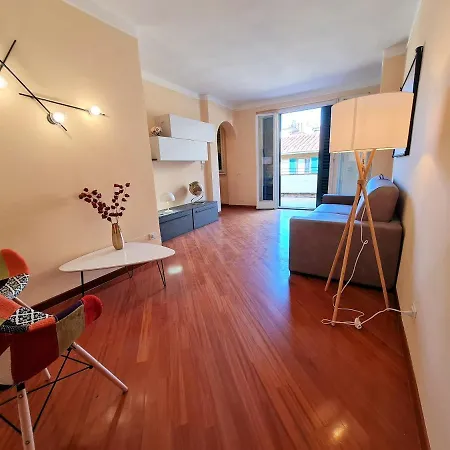 Apartment Jessy With Terrace At Ponte Vecchio *